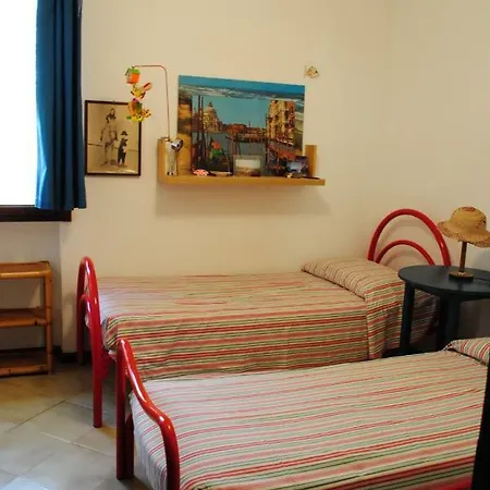 Via Dei Pini * פורט וילג'